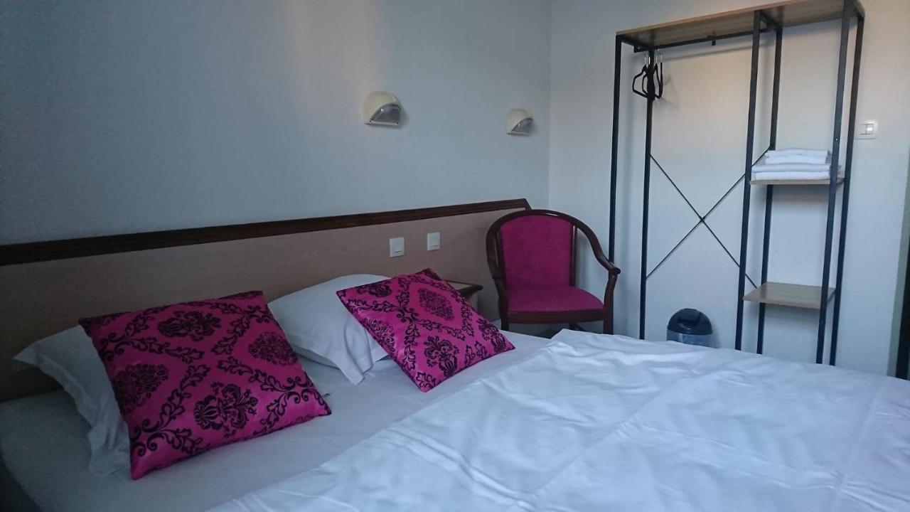 Hotel Les Deux Porches Verrieres  エクステリア 写真