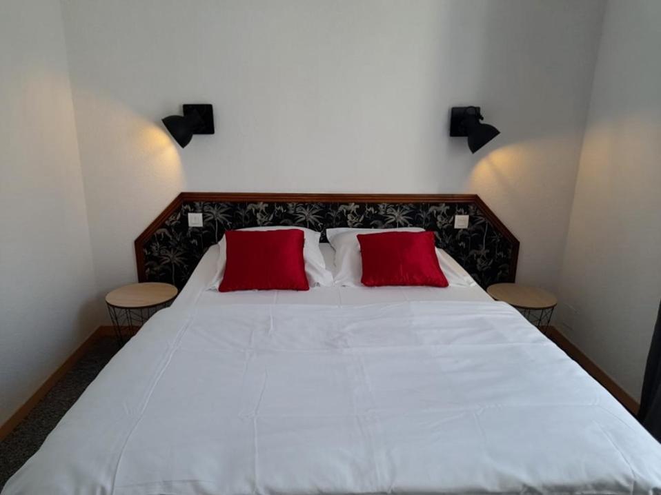 Hotel Les Deux Porches Verrieres  エクステリア 写真