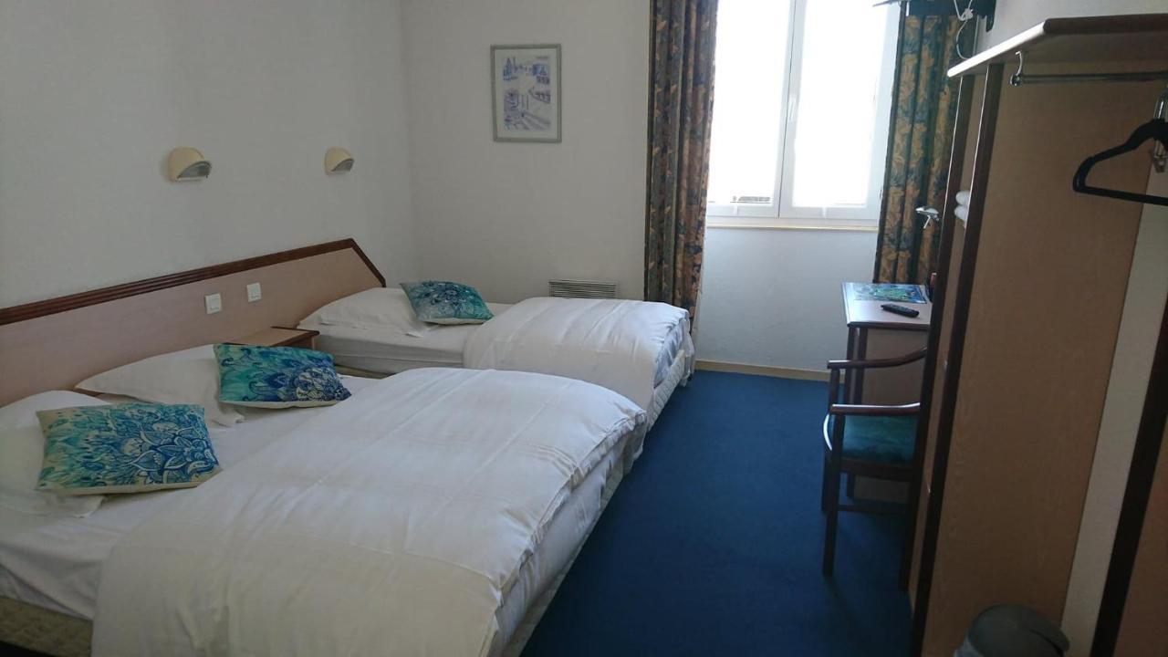 Hotel Les Deux Porches Verrieres  エクステリア 写真